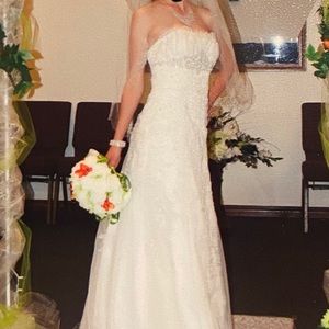 David’s bridal wedding dress size 4